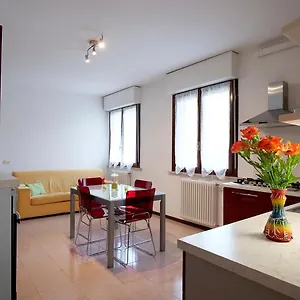https://house-in-color.it-lombardy.com
